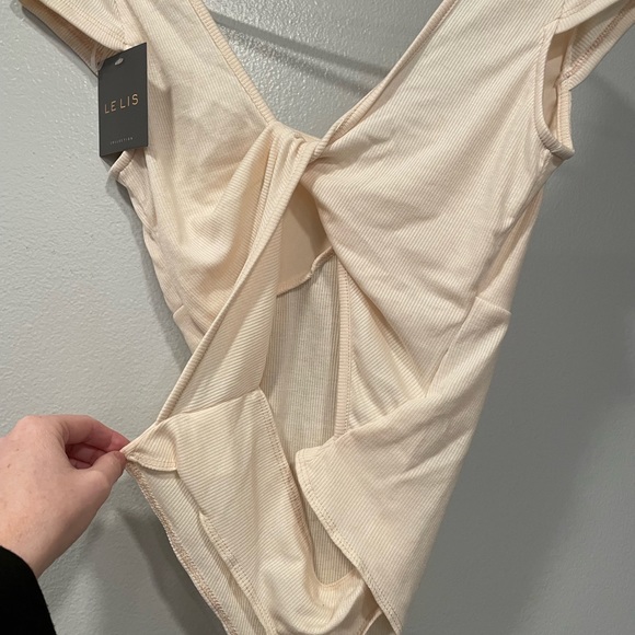 NWT Southern Alternative Cream Open Back Bodysuit Sz M - Picture 4 of 5